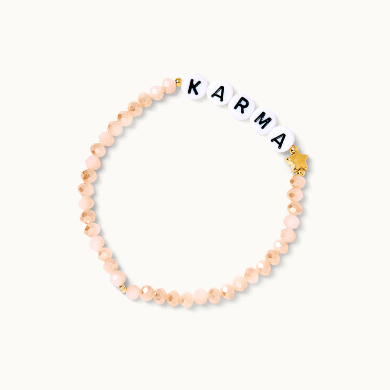 Karma☆ Glasperlenarmband in Nude-Tönen mit Acryl-Perlen und einem 18 Karat vergoldeten Stern sowie 18 Karat vergoldeten Kugeln. 
